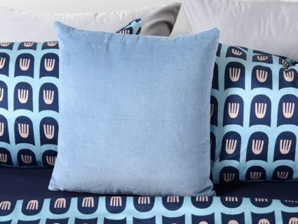 Декоративная подушка Tkano Essential из хлопкового бархата светло-синяя 45х45